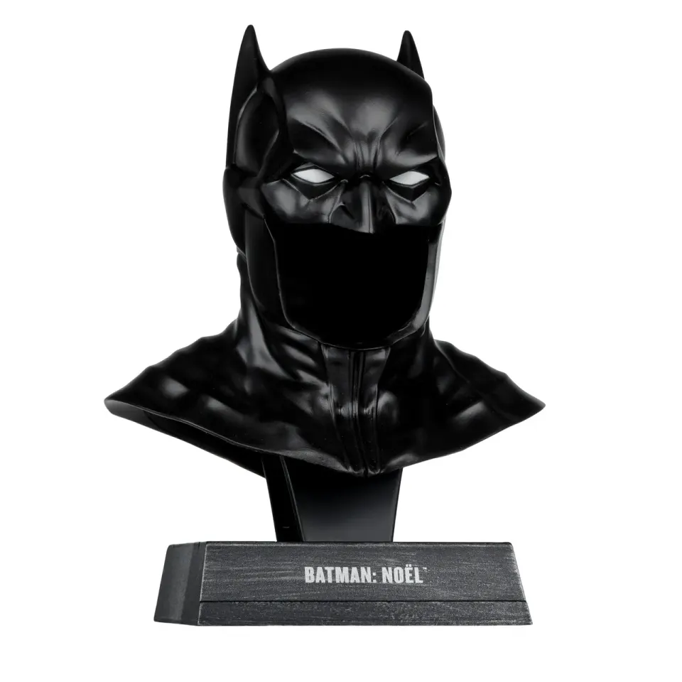 McFarlane Toys Batman (Batman: Noël) 1/3 Mini-Replica Mask – 23 cm - Image 1
