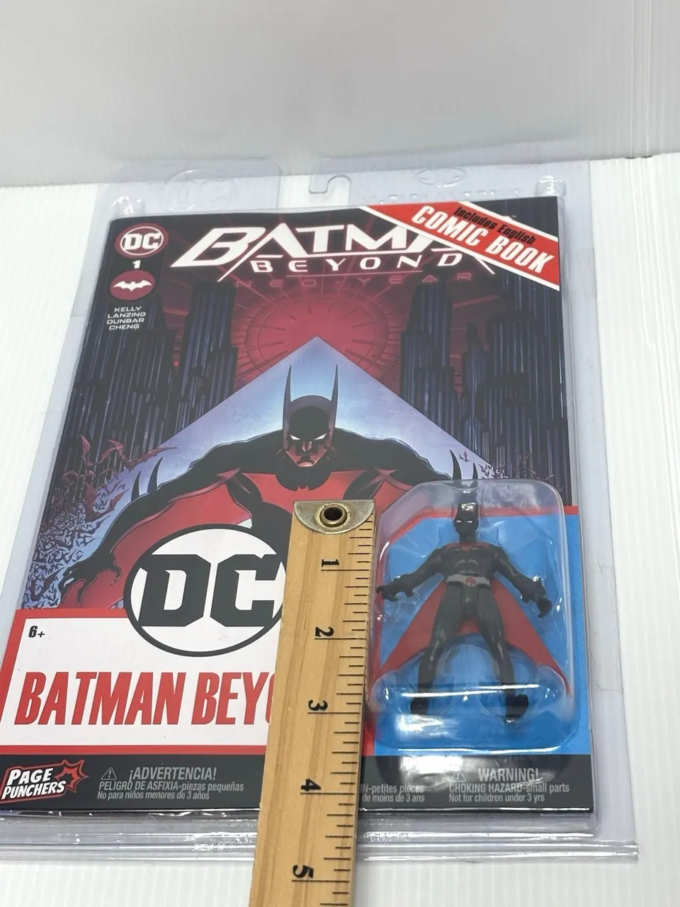 McFarlane Toys Batman Beyond Page Punchers 3in Figure Neo-Year Comic - Image 1