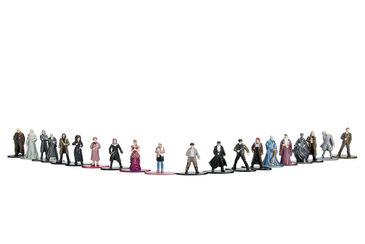 Jada Toys Nano Metalfigs Hermione Granger 1.65" Die-Cast Figure - Image 1