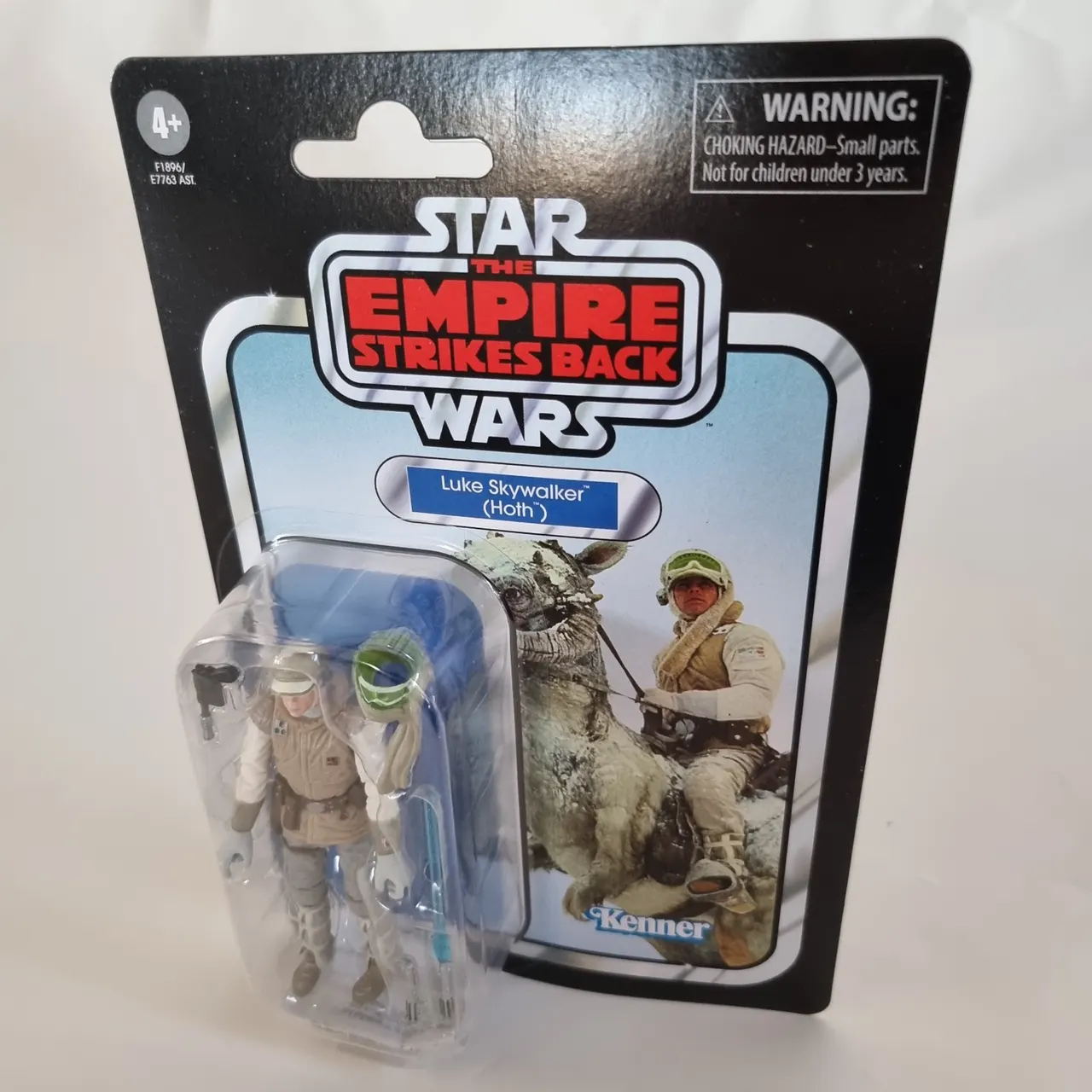 Hasbro Star Wars Vintage Collection Luke Skywalker Hoth 3.75" Figure - Image 4