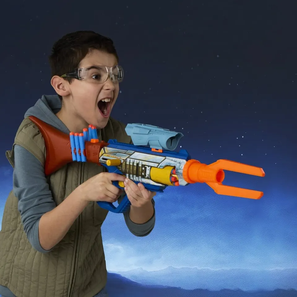 Hasbro Star Wars The Mandalorian & Grogu Nerf Dart Blaster - Image 11