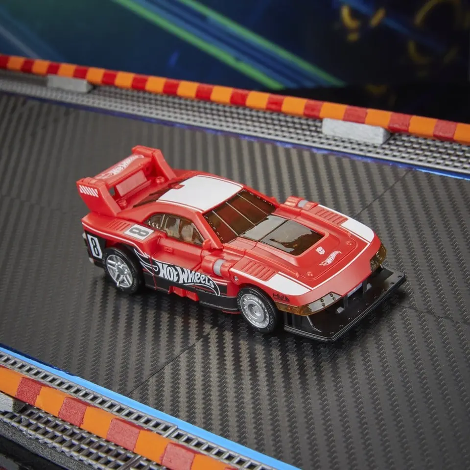 Hasbro Transformers x Hot Wheels GT-Scorcher 5" Converting Figure - Image 5