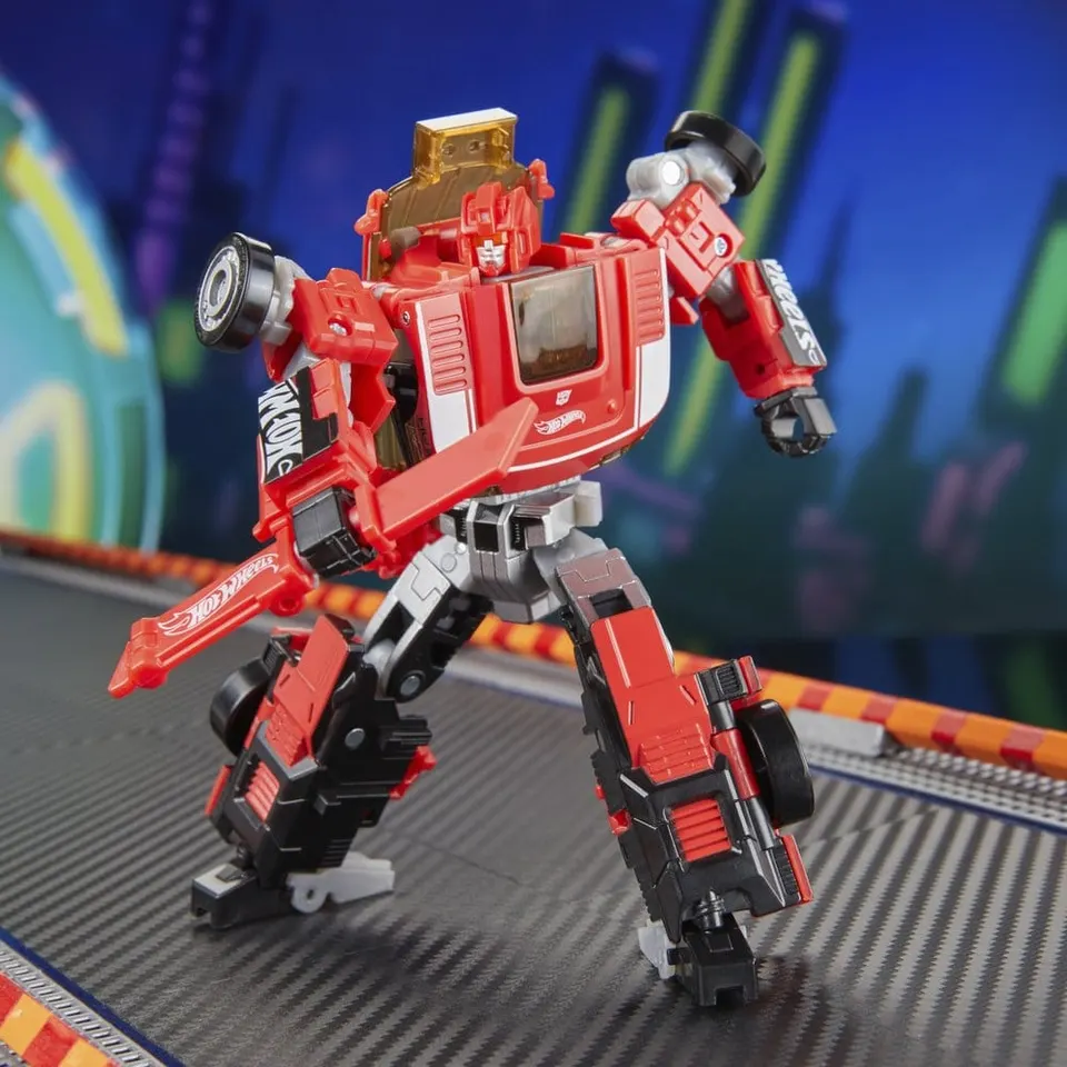 Hasbro Transformers x Hot Wheels GT-Scorcher 5" Converting Figure - Image 6