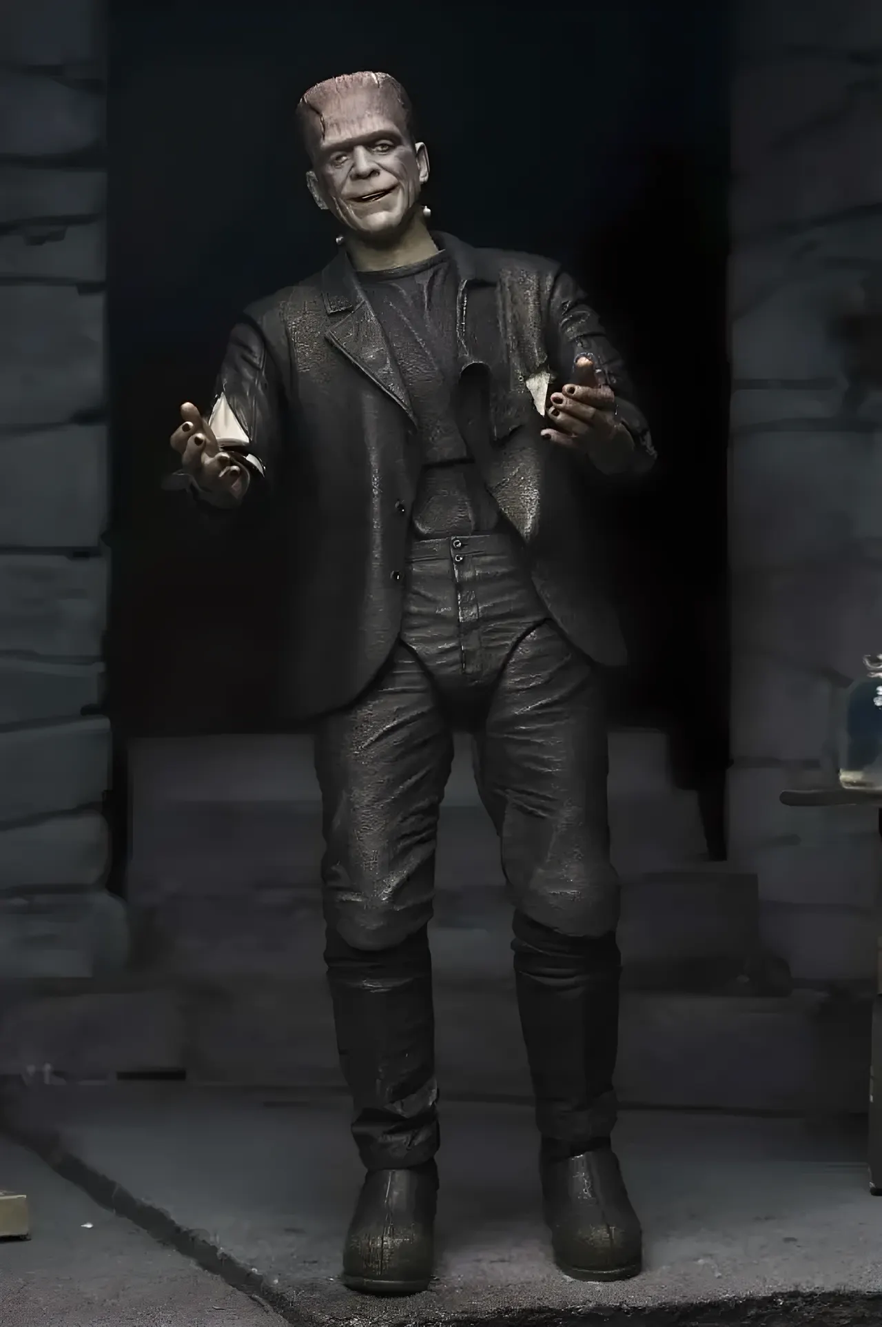 NECA Universal Monsters 90e anniversaire Bride & Monster Two-Pack - Image 4