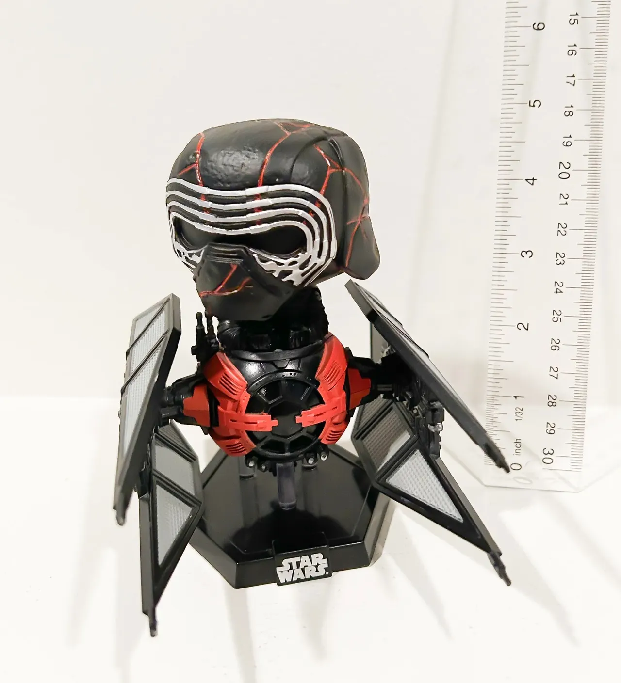 Funko Pop! Deluxe Kylo Ren in TIE Whisper – Star Wars (Deluxe) - Image 14
