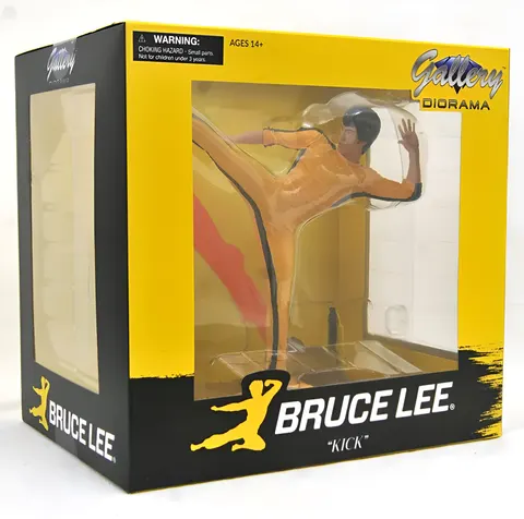 Statua in PVC di Bruce Lee Kicking in confezione Gallery Diorama