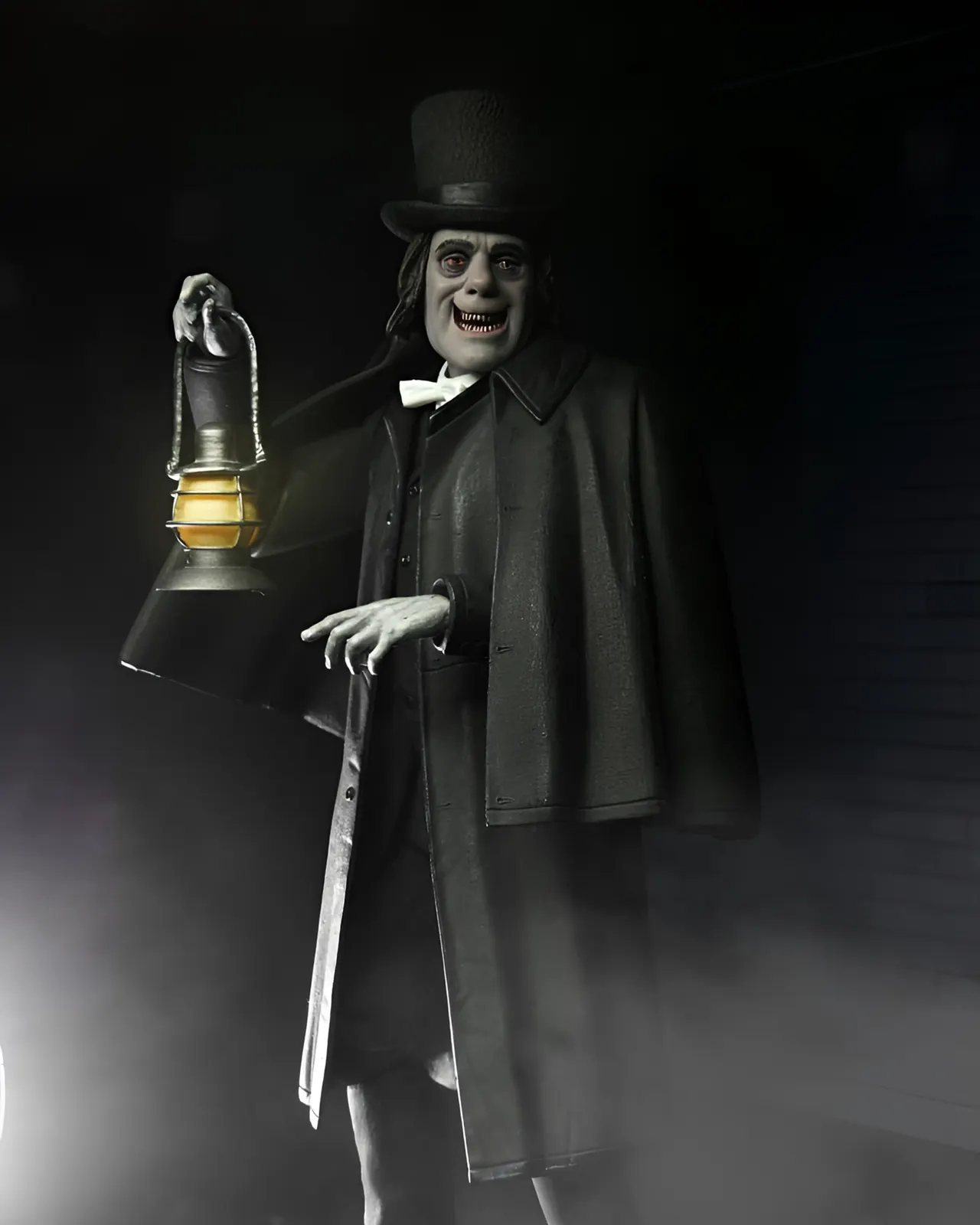 NECA Ultimate London After Midnight Edward C. Burke 7" Action Figure - Image 4
