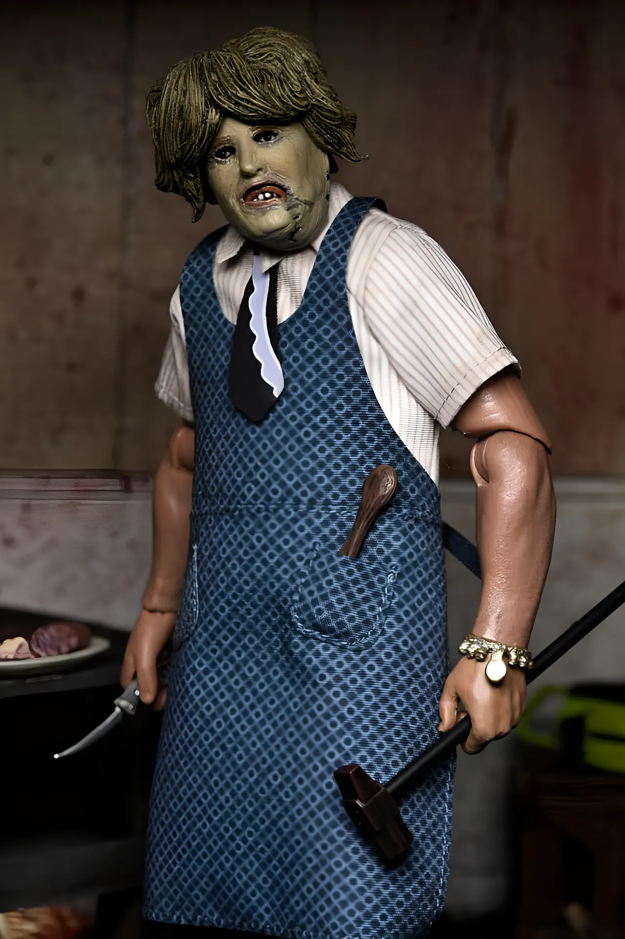 NECA Leatherface Old Lady Mask Clothed Action Figure – 20 cm - Image 3