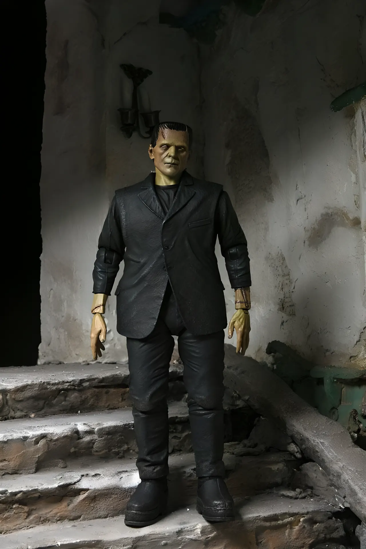 NECA Ultimate Frankenstein's Monster 7" Figure – Universal Monsters - Image 11