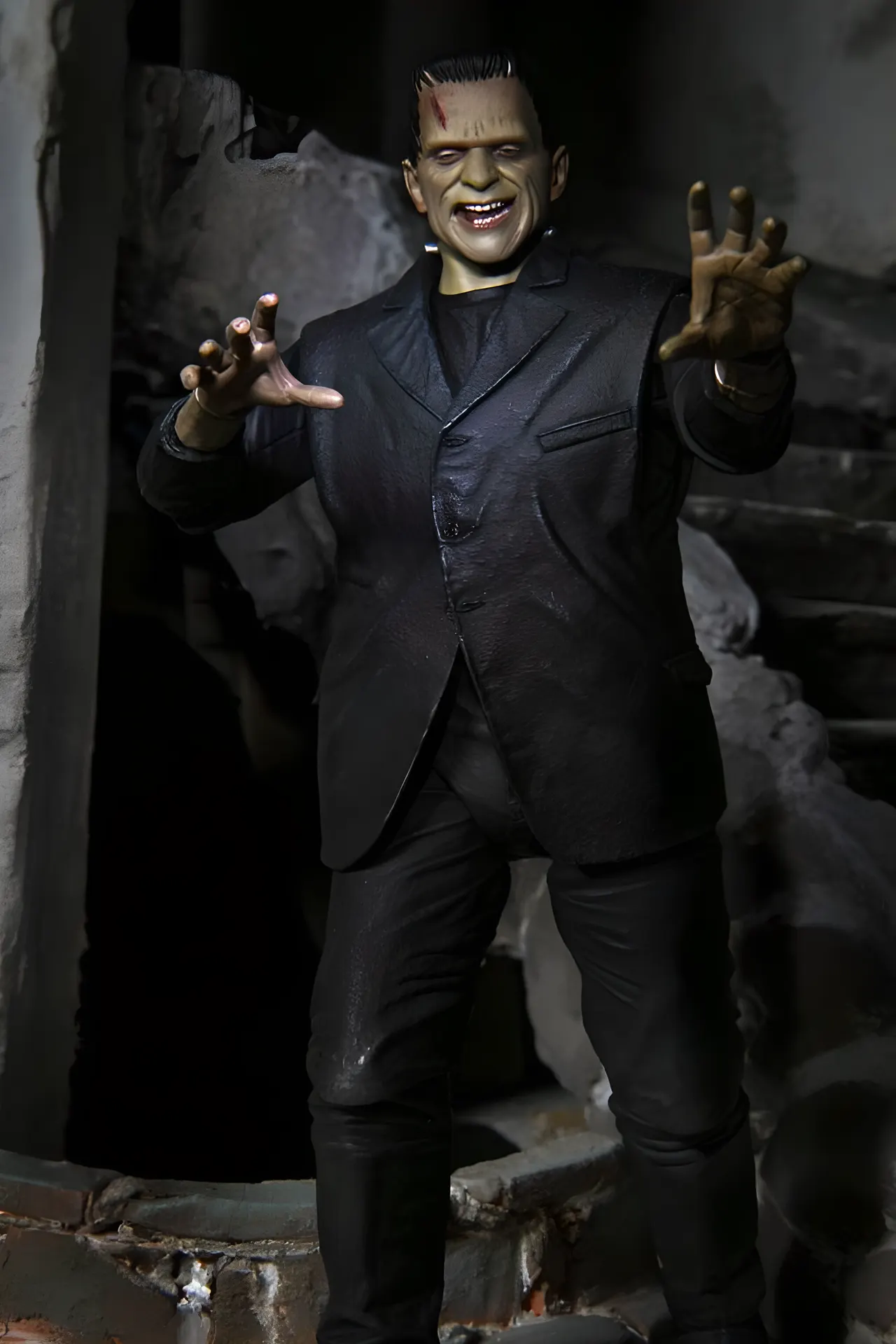 NECA Ultimate Frankenstein's Monster 7" Figure – Universal Monsters - Image 3