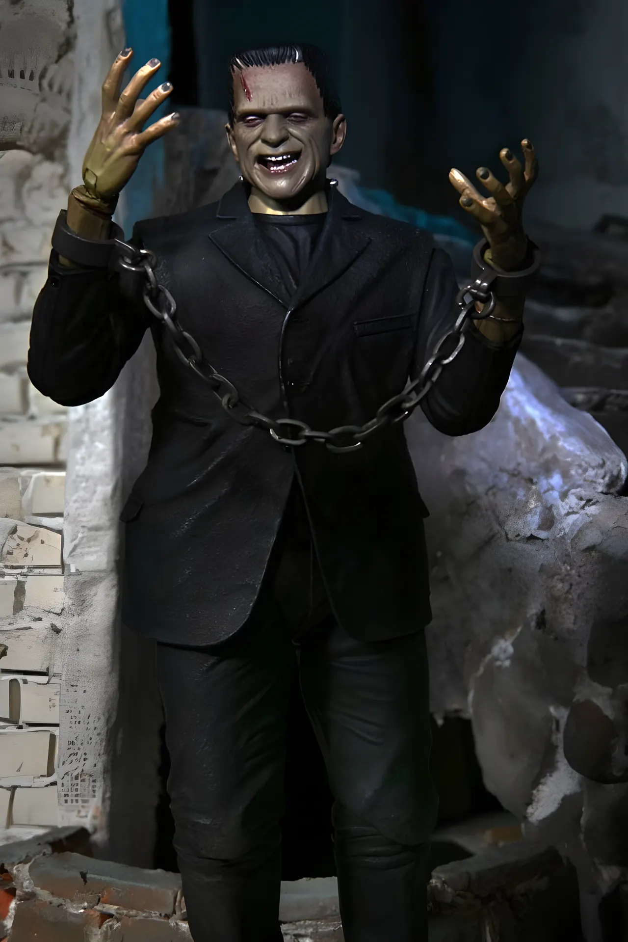 NECA Ultimate Frankenstein's Monster 7" Figure – Universal Monsters - Image 4