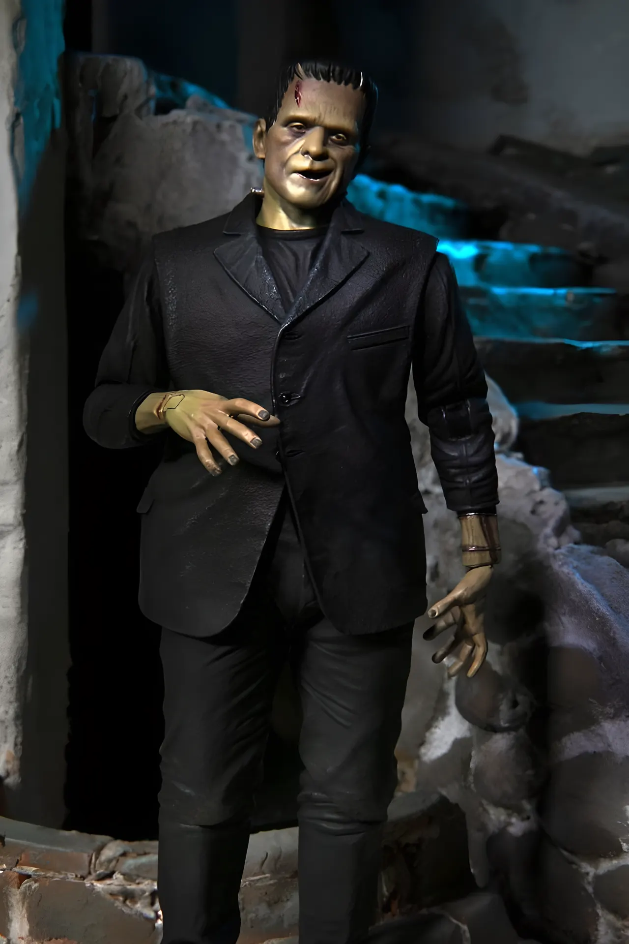 NECA Ultimate Frankenstein's Monster 7" Figure – Universal Monsters - Image 5