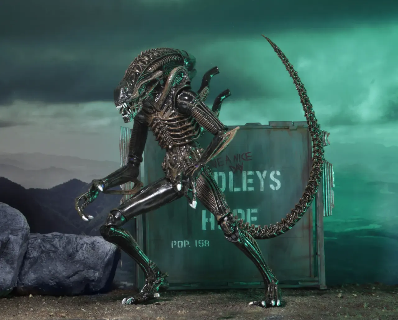 NECA Alien Xenomorph Warrior Ultimate Figure – 7" Scale Brown - Image 4