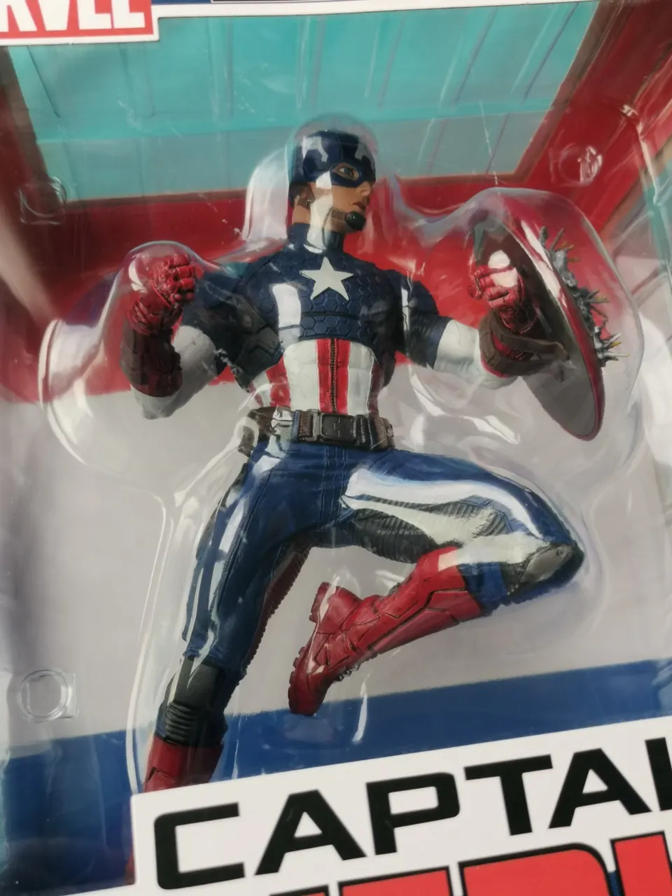 Diamond Select Toys Captain America 9" PVC Diorama Figure – Sealed - Image 3