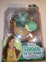 Jakks Pacific Disney Raya Light-Up Kumandra Flower Necklace - Thumbnail 2