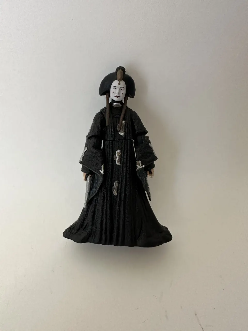 Hasbro Star Wars Vintage Collection VC84 Queen Amidala Figure 3.75" - Image 3
