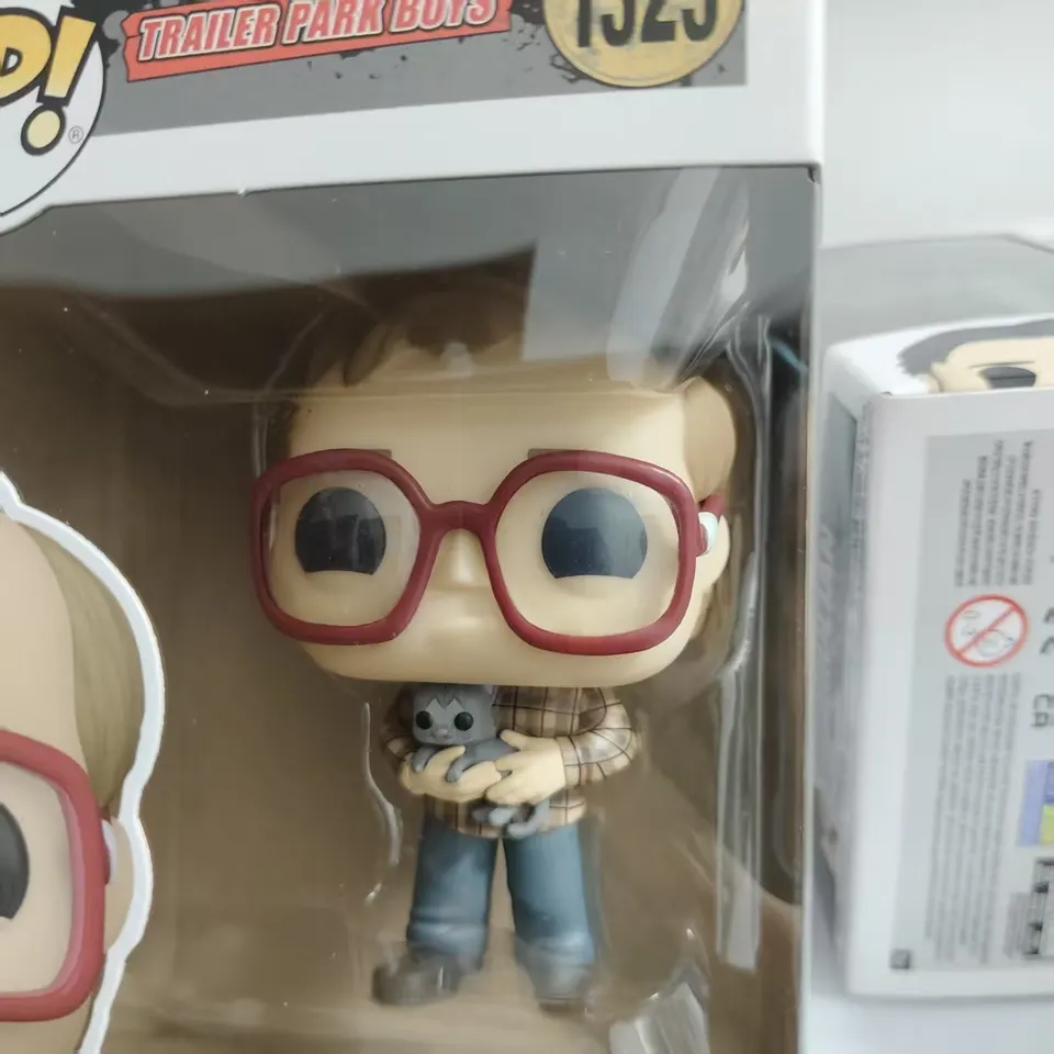 Alliance Entertainment Trailer Park Boys – Ricky with Cigarette Figure - Image 4