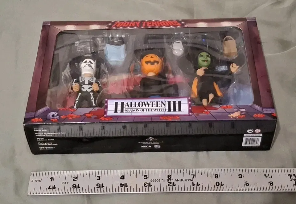 NECA Halloween III Witch Toony Terrors Trick-or-Treater 3-Pack - Image 10