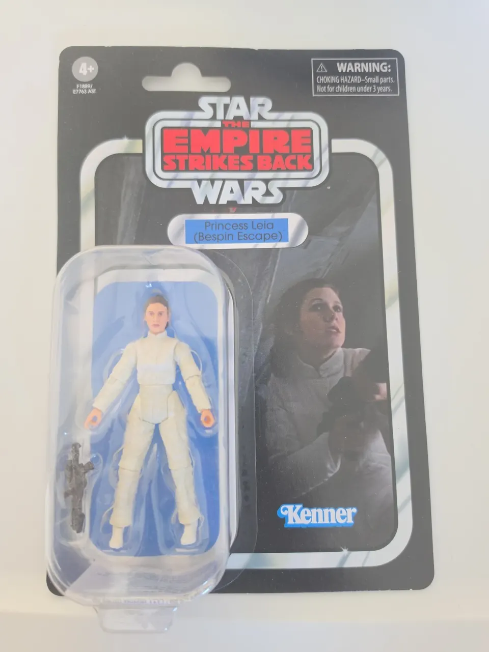 Hasbro Star Wars Vintage Princess Leia (Bespin Escape) Figure - Image 4