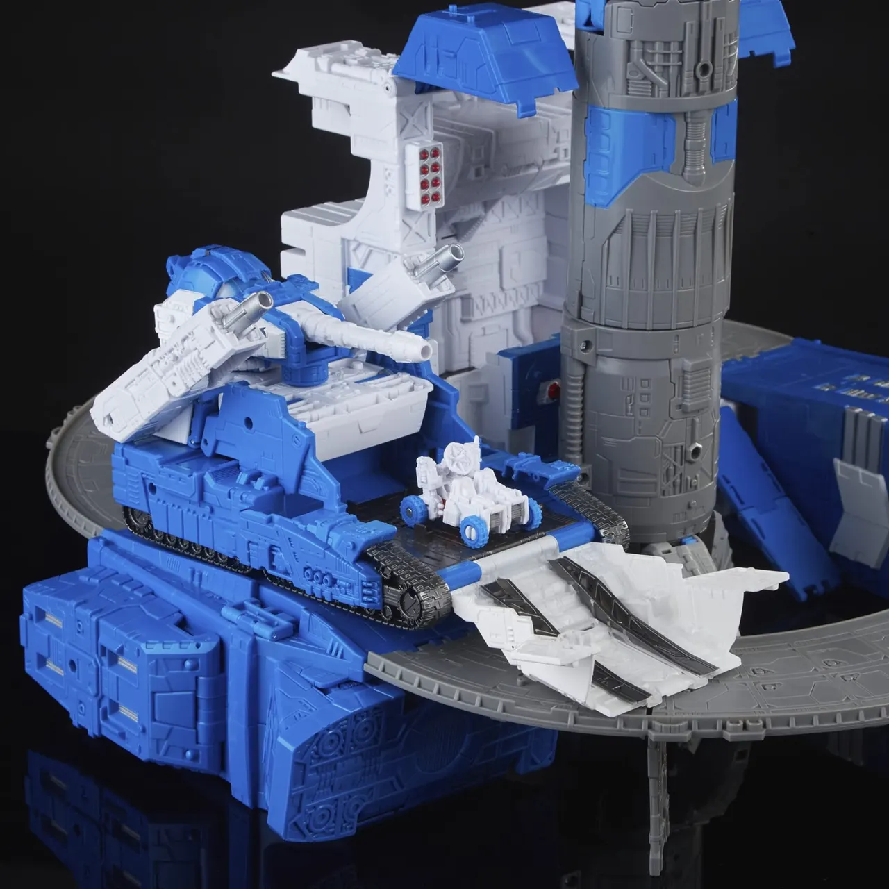 Alliance Entertainment Generations Selects Guardian Robot Titan Figure - Image 11