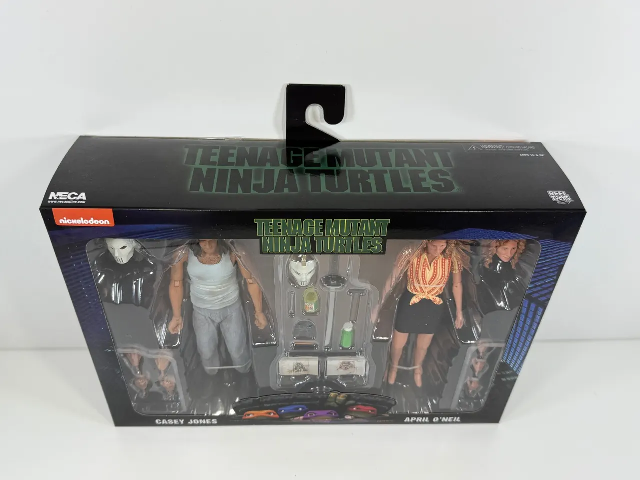 NECA Teenage Mutant Ninja Turtles 1990 Movie 7" April O'Neil & Casey Jones 2-Pack Action Figures - Image 14