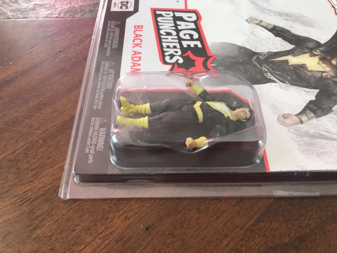 Page Punchers Batman – Hush 3" Action Figure with Comic - Image 4
