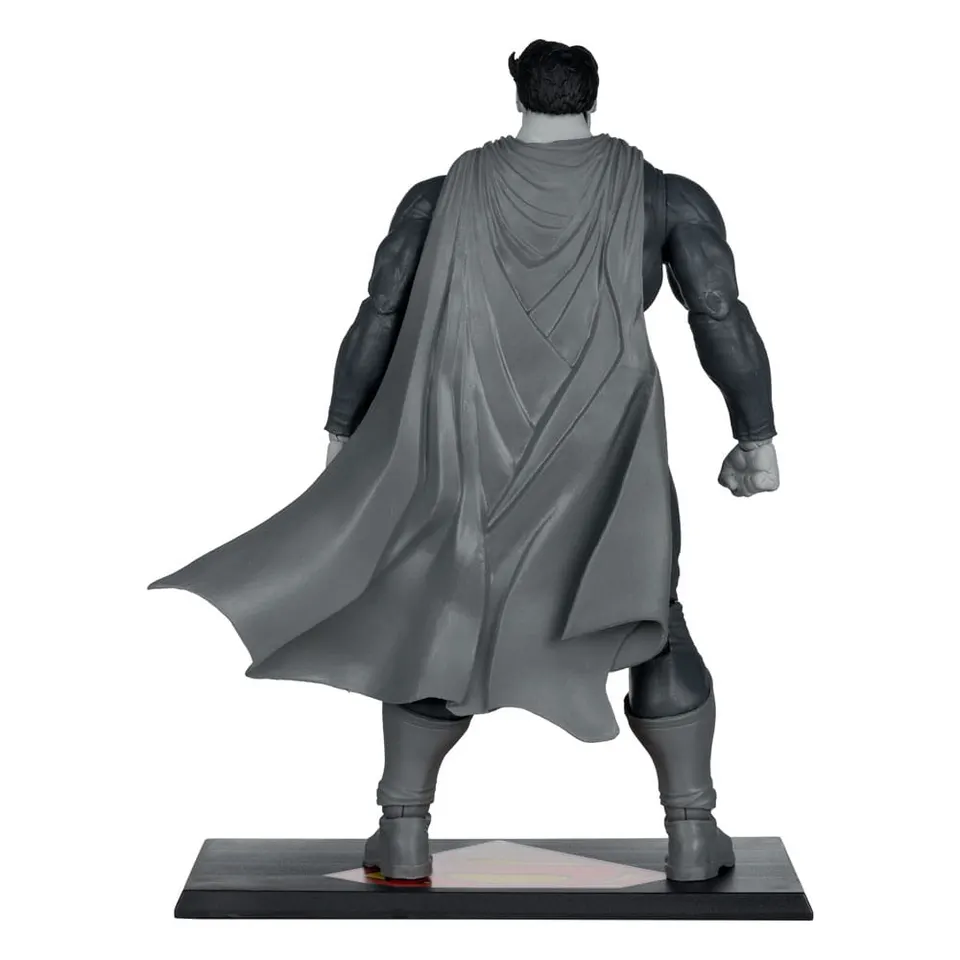 McFarlane Toys Superman – Dark Knight Returns 7" DC Multiverse - Image 4