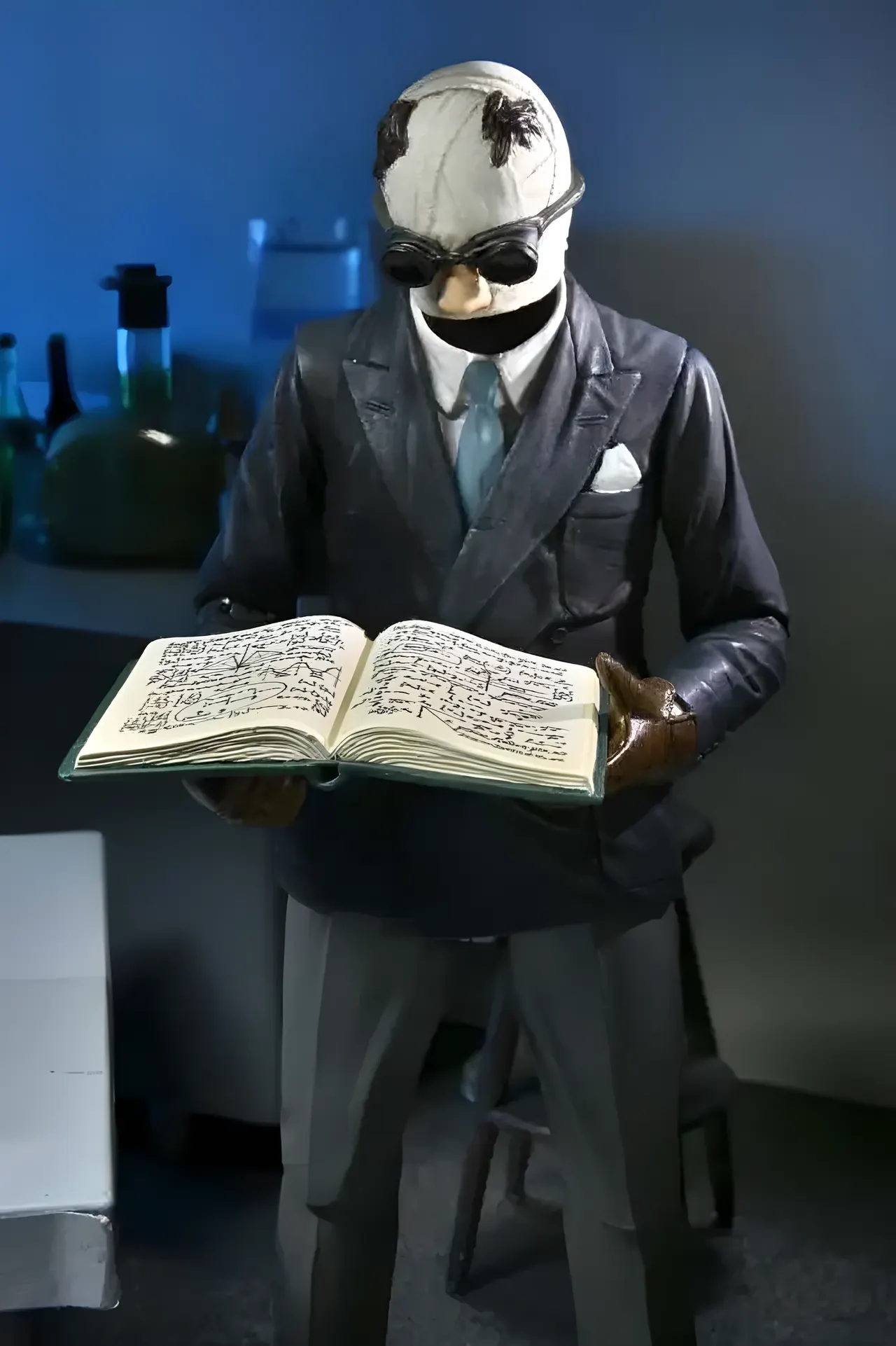 NECA Universal Monsters Ultimate Invisible Man – Kemp House Color - Image 4